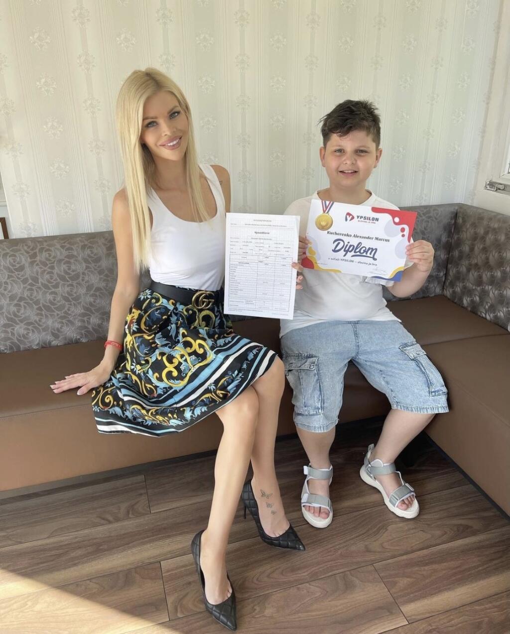 Blondínku inšpirovala k vzdelaniu práve babka, ale i jej syn Alexander.
