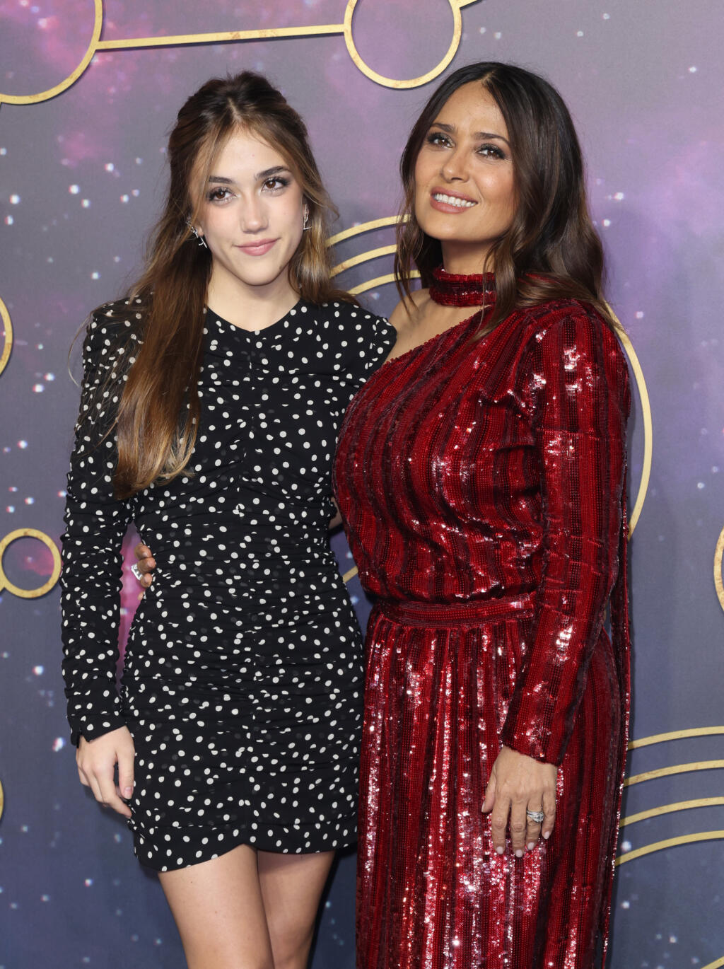 Salma Hayek s dcérou na premiére filmu The Eternals v Londýne.