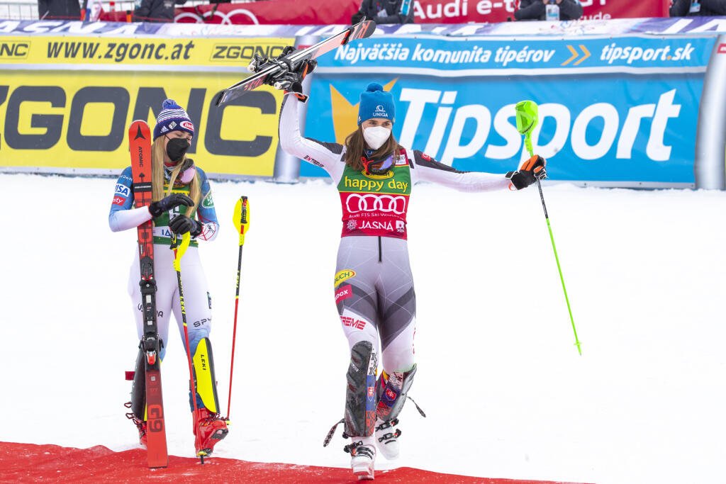 Audi FIS Ski World Cup JASNÁ. Slalom ženy. Na snímke je zľava Mikaela Shiffrin a Petra Vlhová.
