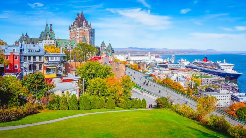 Skyline,View,Of,Old,Quebec,City,With,Iconic,Chateau,Frontenac