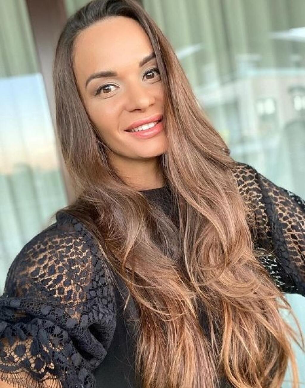 Heringhová mala vlasy už skoro po pás.
