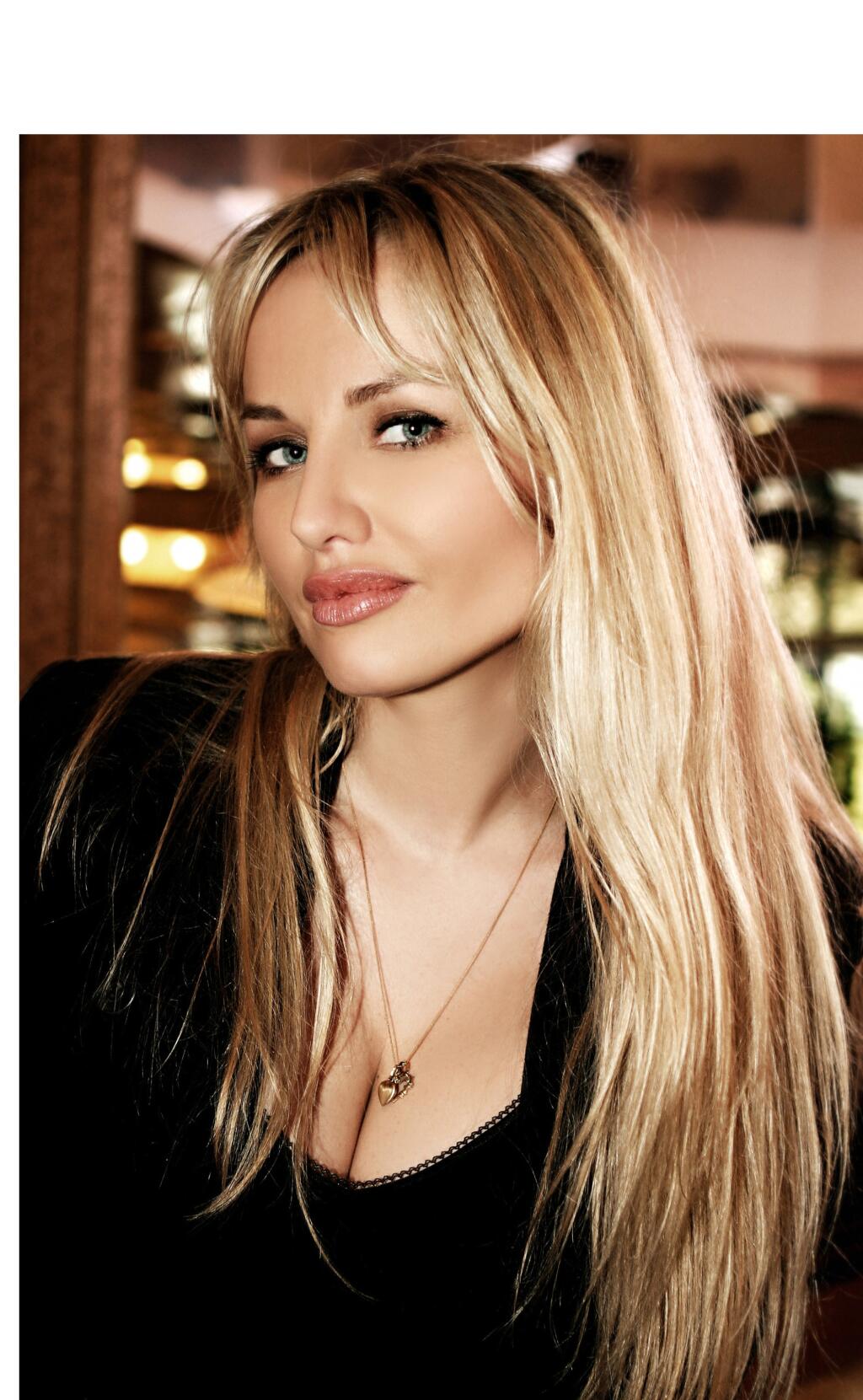 Adriana Sklenaříková, modelka
foto: Branislav Šimončík
uverejnené: Báječná Žena 1/2006
pôvodný súbor:Adriana.eps