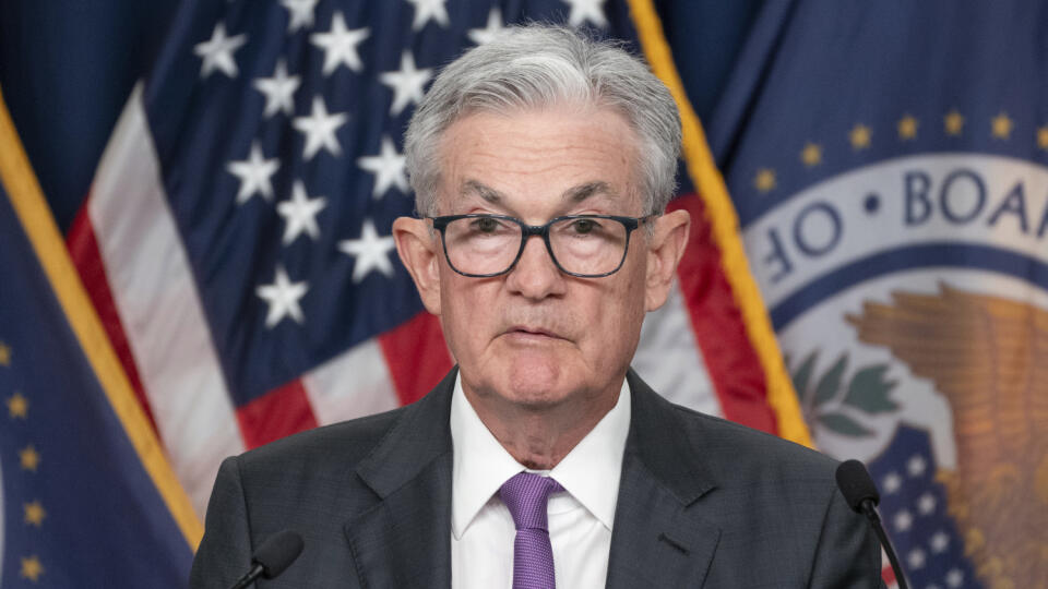 KK52 Washington - Na snímke šéf Americkej centrálnej banky (Fed) Jerome Powell hovorí počas tlačovej konferencie vo Washingtone 26. júla 2023. Americká centrálna banka (Fed) po júnovej pauze pokračovala v sprísňovaní menovej politiky. Jej kľúčová sadzba vzrástla na 22-ročné maximum. Vyhlásenie Fedu však nedalo trhu jasný signál, aké bude ďalšie smerovanie menovej politiky. FOTO TASR/AP
Federal Reserve Chair Jerome Powell speaks during a news conference at the William McChesney Martin Jr. Federal