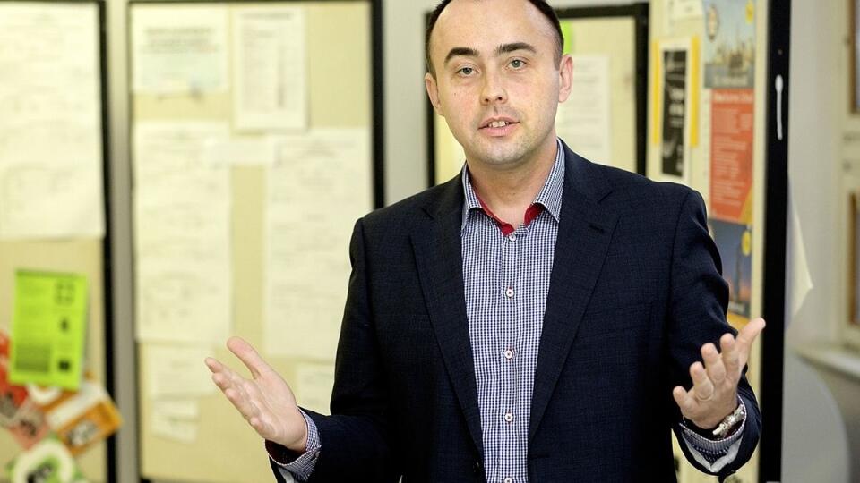 Uznávaný politológ Radoslav Štefančík by z vás mal radosť.