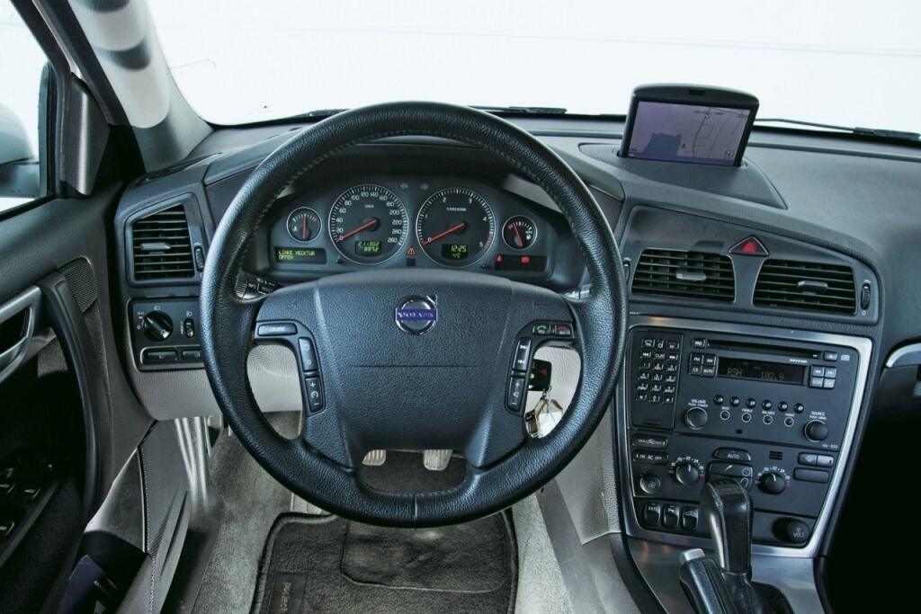 Volvo s70 2003. Volvo s60 2003 панель. Volvo s60 2001. Панель Вольво s80 2003. Торпеда 2001