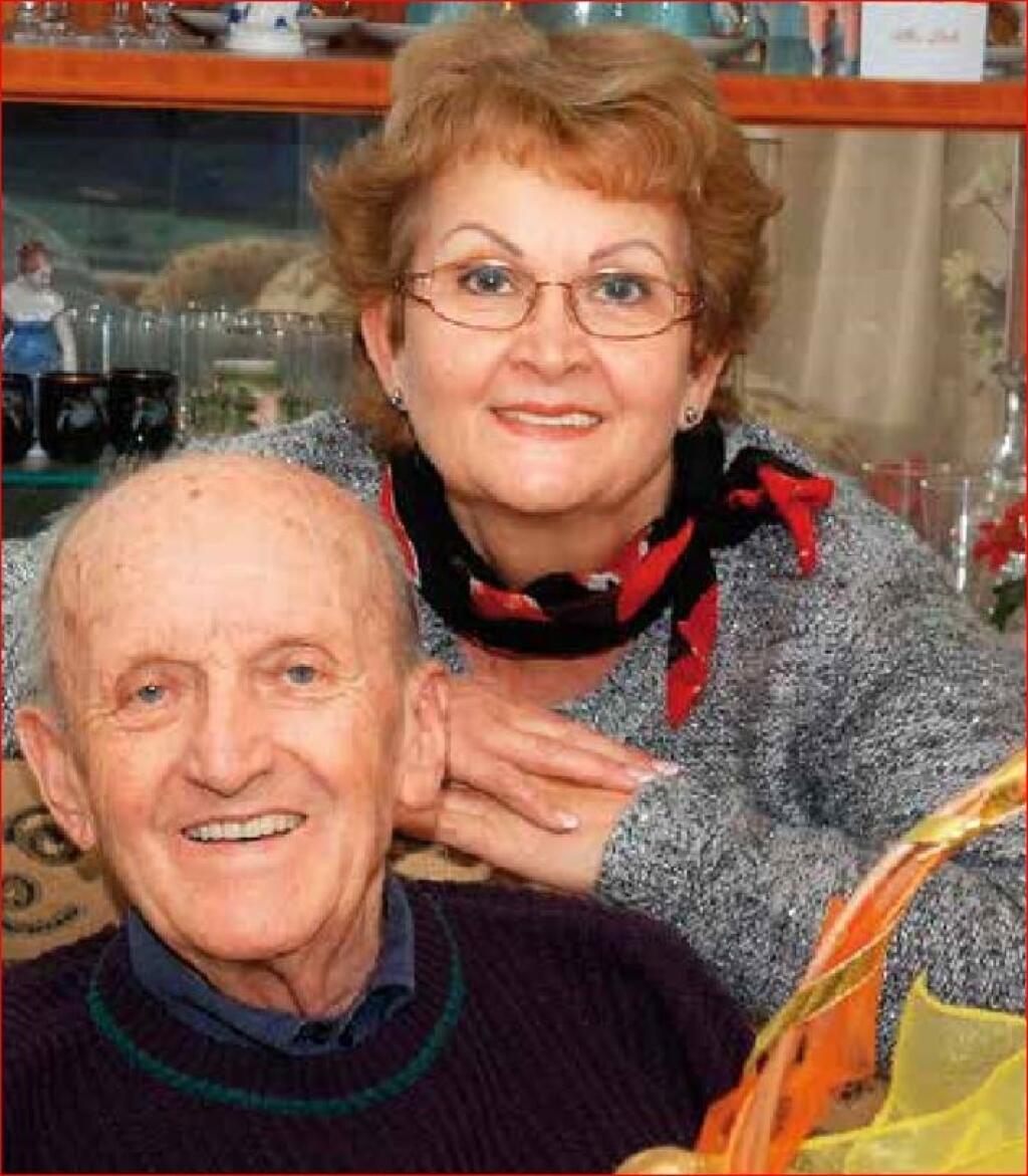 Gizka Oňová na zábere so svojim otcom, ktorý dodýchal v zariadení pre seniorov v Podunajských Biskupiciach.