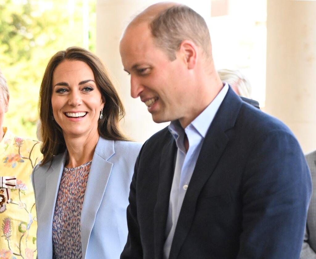 Budúci britský kráľ princ William (40) a jeho manželka vojvodkyňa Kate (40) sa po rokoch tvrdej práce pre kráľovskú rodinu dočkali obrovskej pocty. Počas ich štvrtkovej návštevy Fitzwilliamského múzea University of Cambridge bol vôbec prvýkrát verejnosti odhalený ich oficiálny portrét.