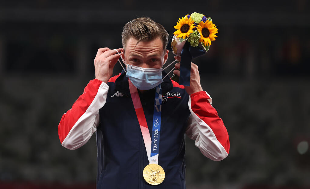 Karsten Warholm v behu na 400m cez prekážky prekonal svetový rekord a získal zlato na olympiáde v Tokiu.