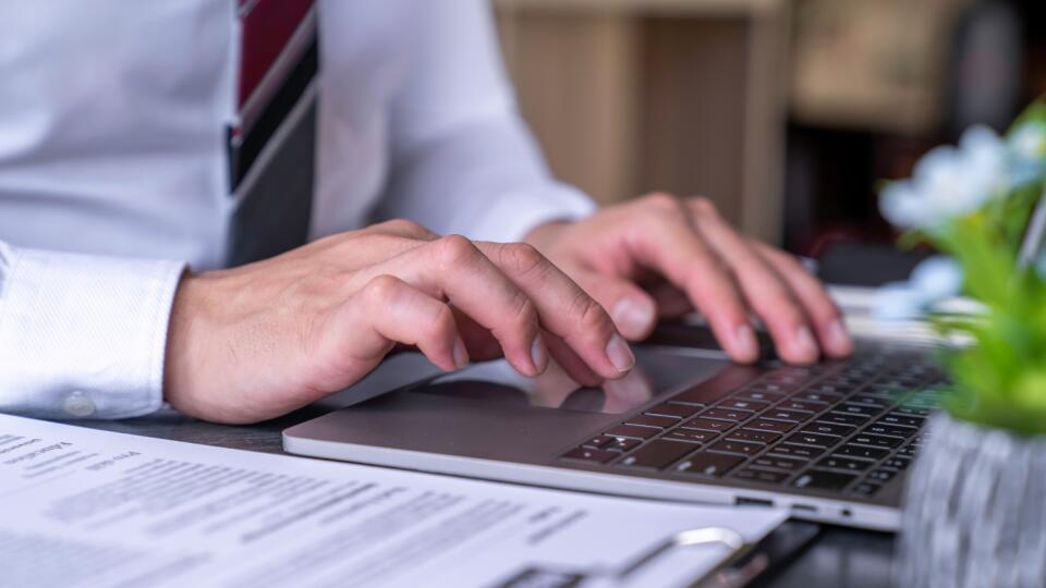 Business,Man,Printing,Resume,To,Send,Job,Application,Online,,Resume