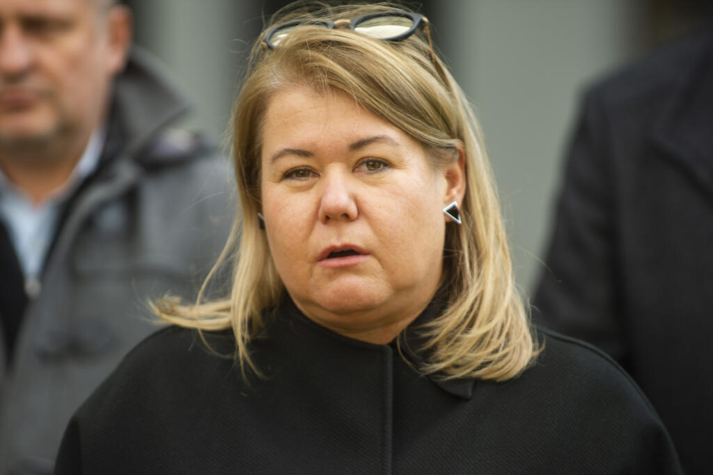 Na snímke viceprimátorka Bratislavy Lenka Antalová Plavúchová počas tlačovej konferencie na tému: Bratislava pripravuje novú stanicu Mestskej polície vo Vrakuni, v oblasti pracuje aj na podpore sociálnych opatrení 8. novembra 2021 v Bratislave. FOTO TASR - Jakub Kotian