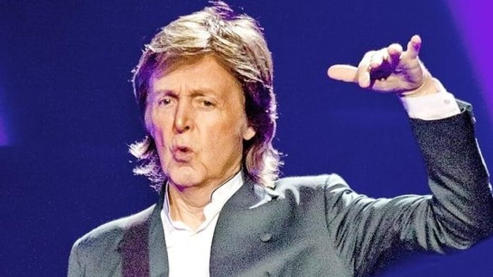 McCartney naposledy účinkoval na tomto tradičnom kultúrnom podujatí v anglickom grófstve Somerset v roku 2004.