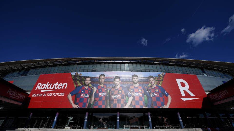 Španielsky futbalový klub FC Barcelona minulý týždeň zverejnil zámer predať názov štadióna Camp Nou a finančný výťažok venovať na boj proti koronavírusu.