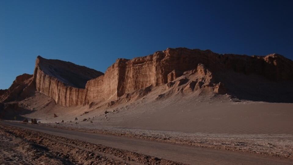 V Čile: Neďaleko mesta
San Pedro de Atacama môžete
obdivovať unikátne skalné formácie.