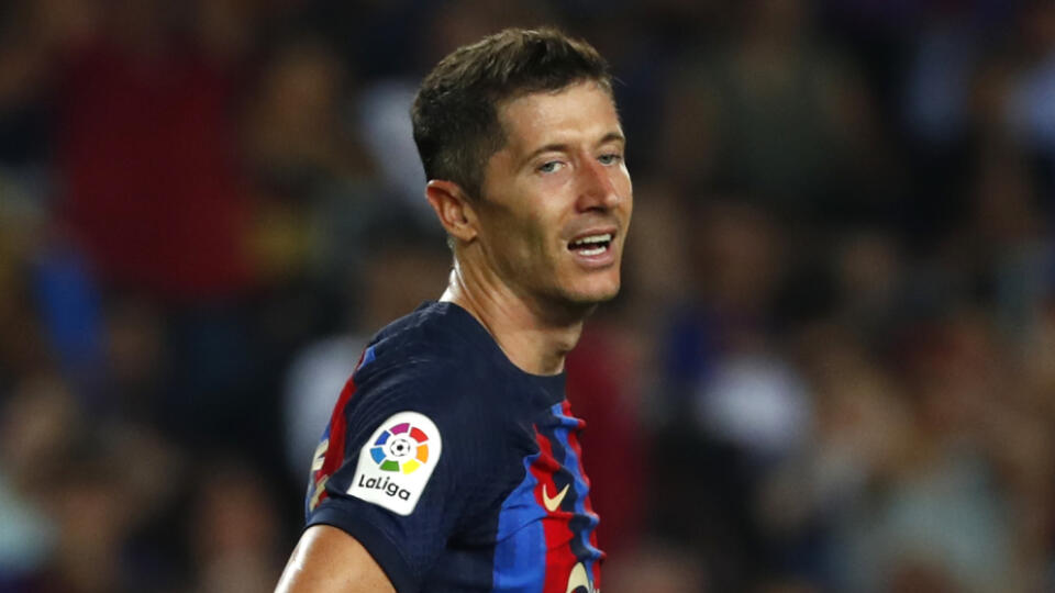 JB 41 Barcelona - Hráč Barcelony Robert Lewandowski reaguje vo futbalovom zápase španielskej ligy La Liga FC Barcelona - Rayo Vallecano v Barcelone 13. augusta 2022. FOTO TASR/AP
Barcelona's Robert Lewandowski reacts during a Spanish La Liga soccer match between Barcelona and Rayo Vallecano at the Camp Nou stadium in Barcelona, Spain, Saturday, Aug. 13, 2022. (AP Photo/Joan Monfort)