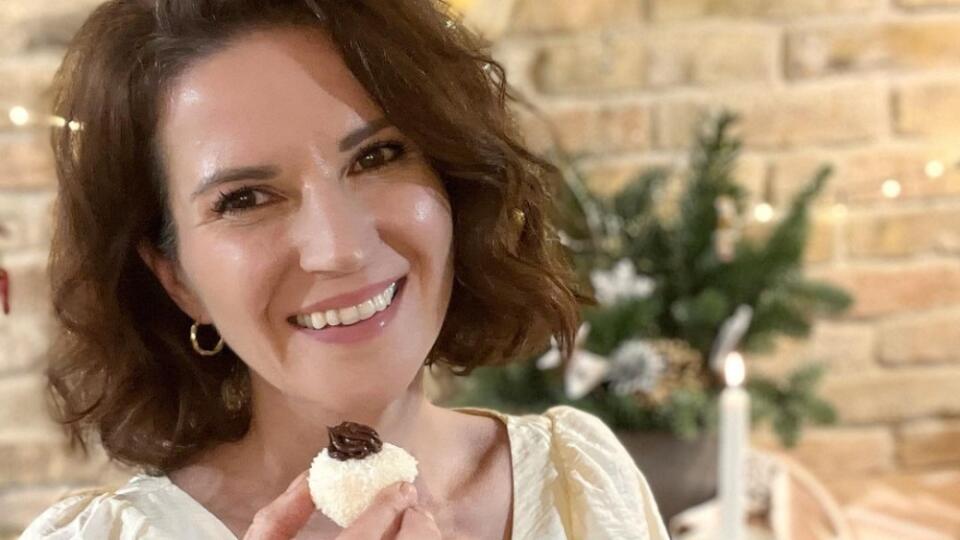 Viki Raková a jej vianočné pečenie.