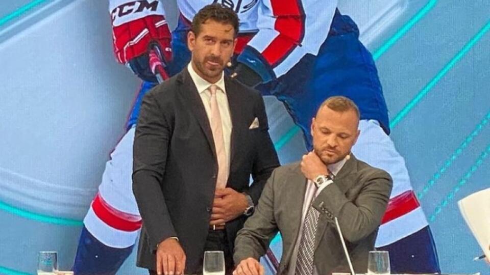 Bývalí slovenskí hokejisti Marián Gáborík a Boris Valábik počas tohtoročných majstrovstiev sveta vo Fínsku pôsobia ako hokejoví experti pre verejnoprávnu televíziu RTVS.