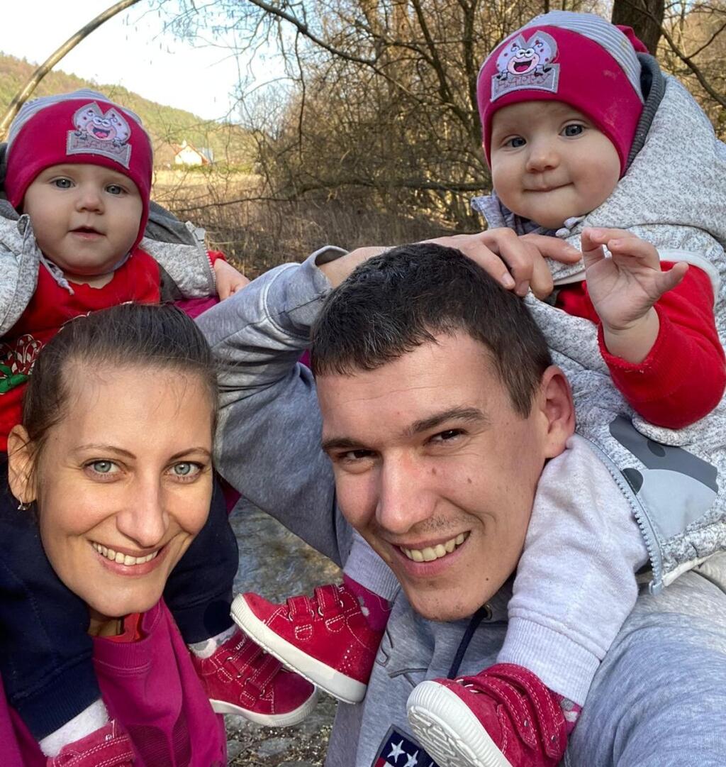 Bývalá plážová volejbalistka Dominika Nestarcová túžila byť mamou a jej prianie sa jej splnilo nad očakávania. Teší sa z dvojičiek Rebeky a Barbory.