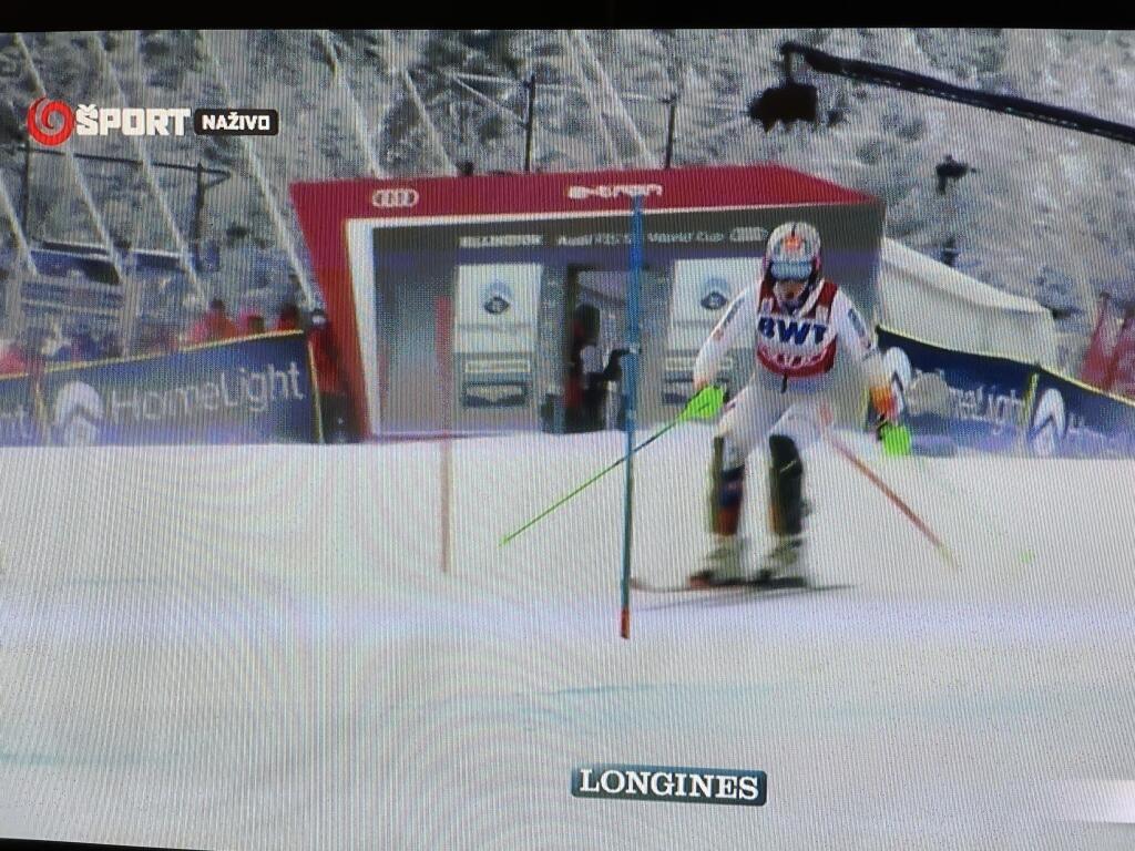 V americkom Killingtone viedla po úvodnej pätnástke štartujúcich o dve desatiny sekundy pred americkou rivalkou Mikaelou Shiffrinovou, priebežne tretia bola Švajčiarka Wendy Holdenerová (+0,58).