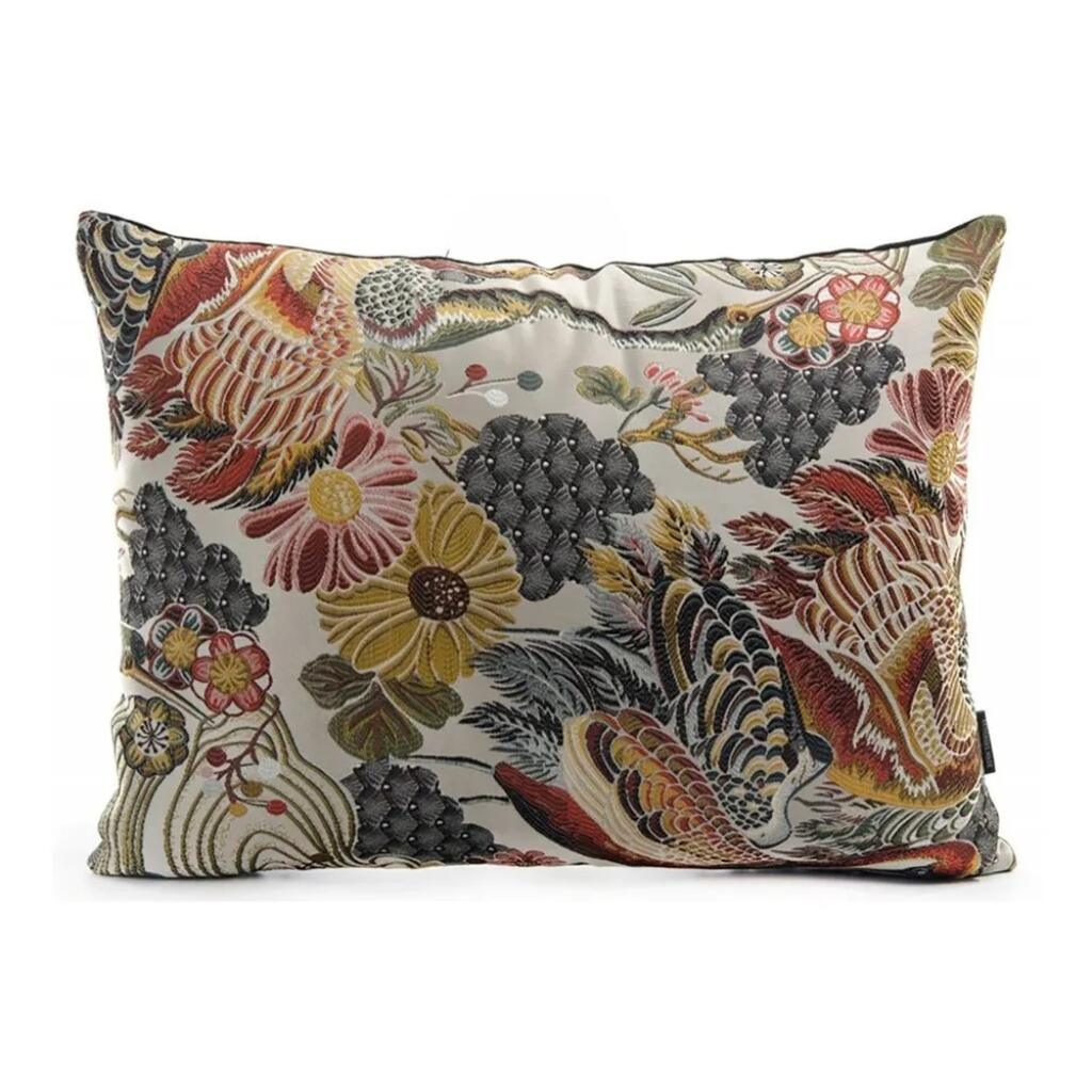 3. Dekoratívny vankúš s kvetinovým vzorom, www.bonami.sk, 33,90 €