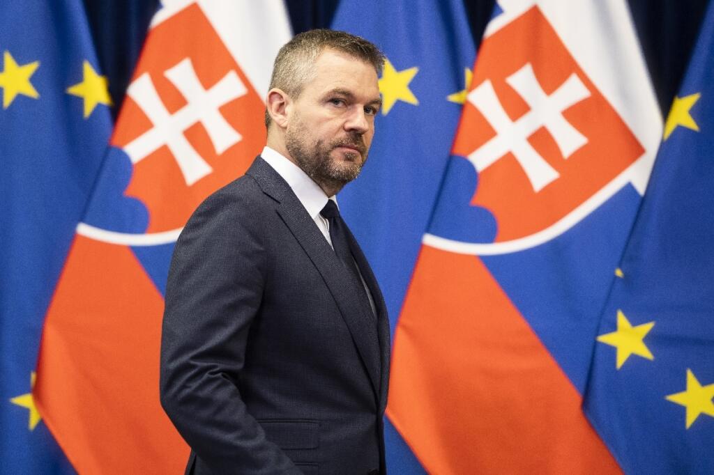 ONLINE: Koronavírus je už aj na Slovensku. Nerabujme obchody, vyzýva Pellegrini