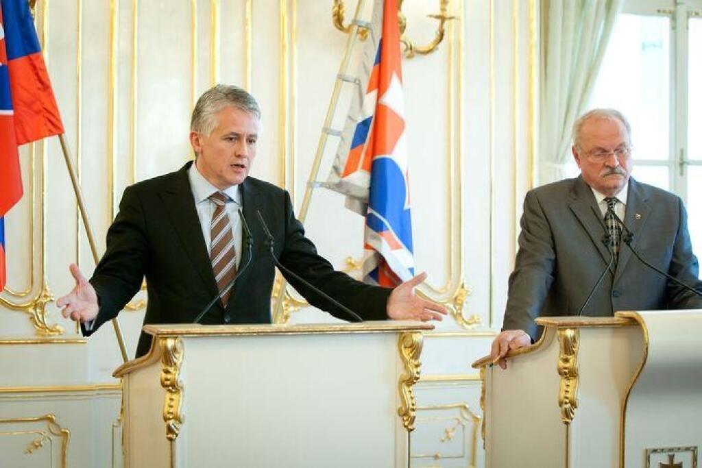 Od ústavnej väčšiny Smeru po deväť strán v parlamente