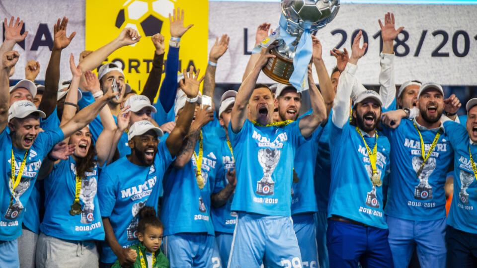 Futbalisti bratislavského Slovana sa vlani takto tešili z majstrovského titulu.