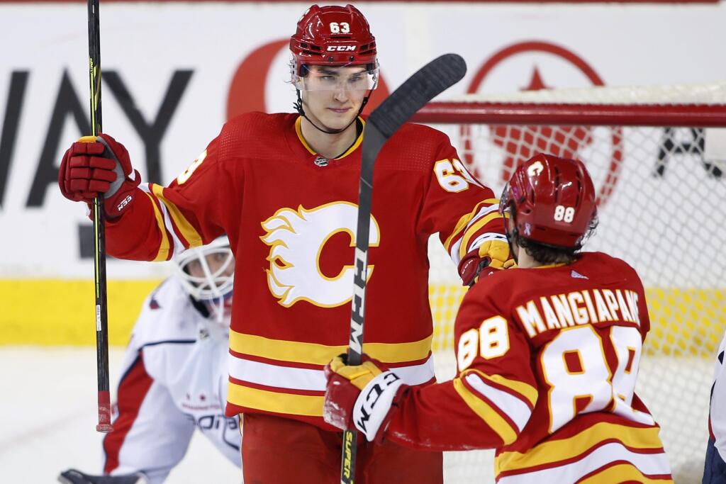 Adam Ružička v drese Calgary Flames.