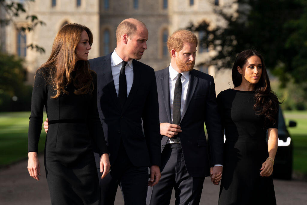 Dojímavý moment, na ktorý čakal celý svet. Willia, Kate, Harry a Meghan opäť spolu.