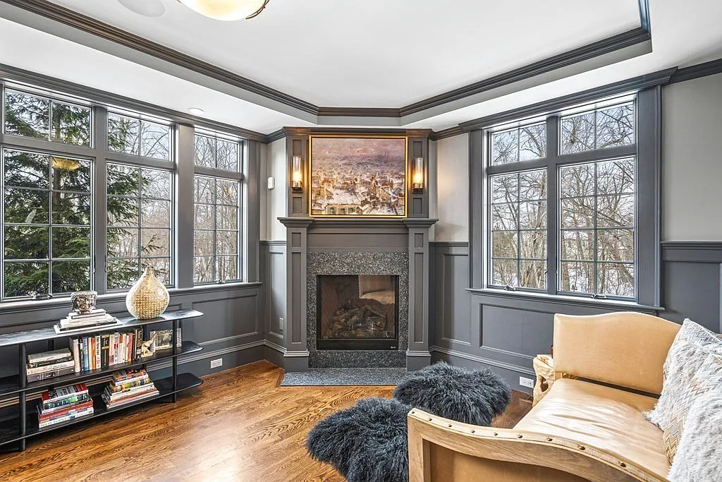 Podľa webu truepeoplesearch.com Zdeno aj jeho manželka bývajú v meste Weston západne od Bostonu. Luxusná vila vo vychytenej štvrti podľa realitného portálu zillow.com má hodnotu 4 milióny dolárov.