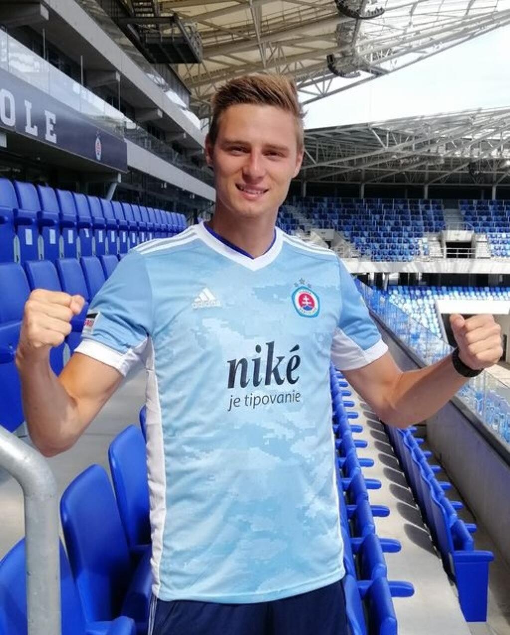 Futbalový Slovan Bratislava ohlásil v piatok druhú letnú posilu. Po Jurajovi Kuckovi prišiel do tímu úradujúceho majstra mladý belgický obranca Siemen Voet, ktorý naposledy pôsobil v holandskom prvoligovom Zwolle.