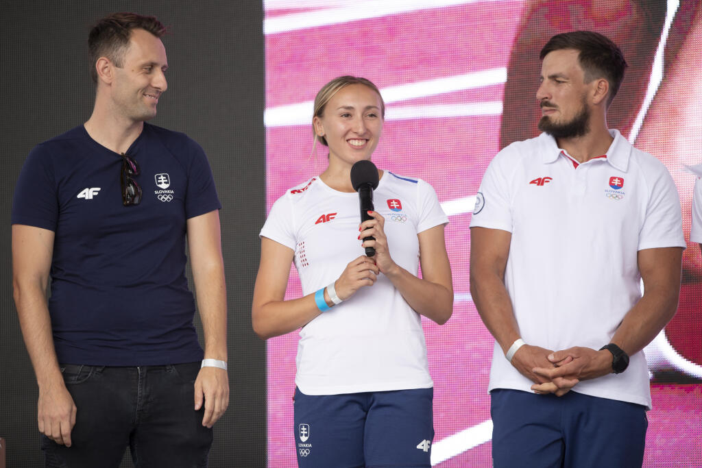 Autogramiáda slovenských olympionikov po návrate z japonského Tokia v X-Bionic Šamorín. Chvíľu slávy si užila aj osemstovkárka Gabriela Gajanová.