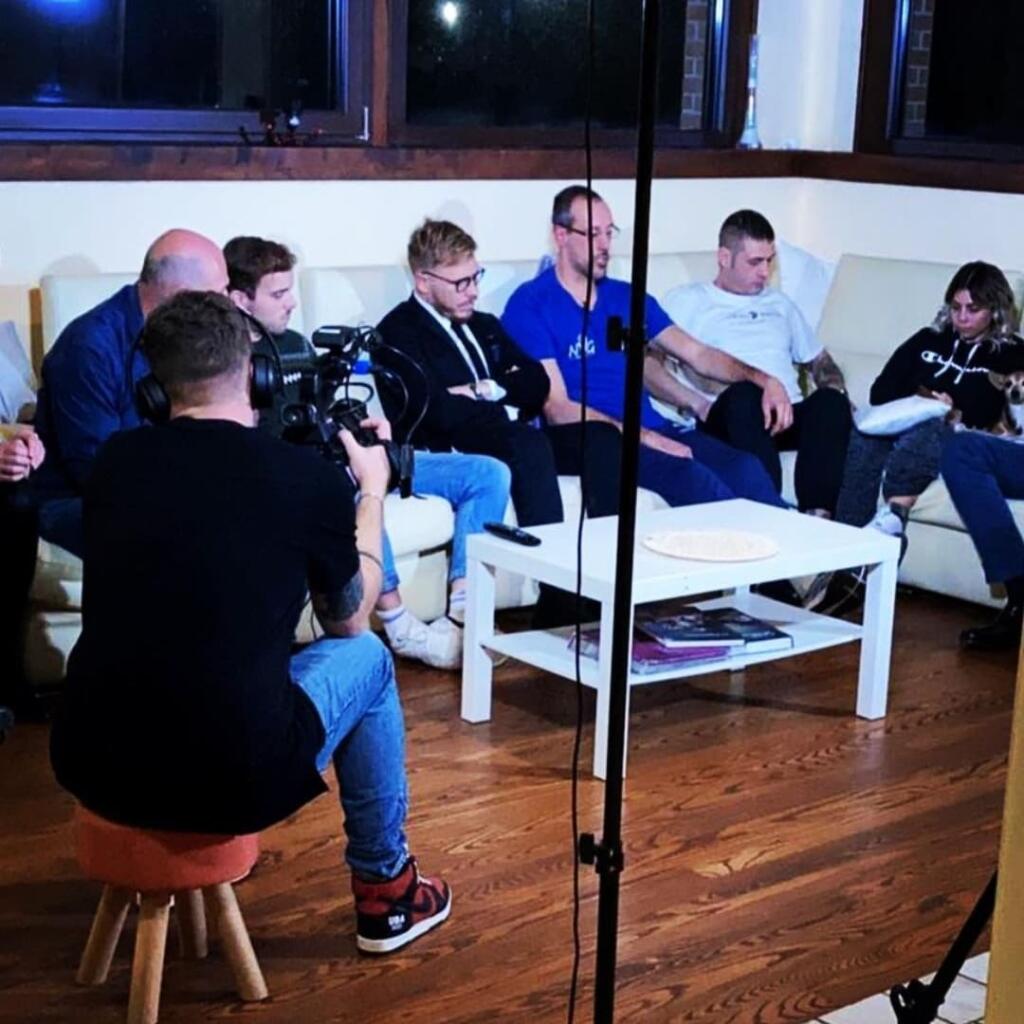 Celú kauzu zastavila až Robertova rodina, ktorá kontaktovala televíziu, cez ktorú chcela dostať túto problematiku do povedomia. Po odvysielaní sa naivný volejbalista rozhodol ísť na políciu a celú vec oznámiť. Na svoju falošnú priateľku podal trestné oznámenie.