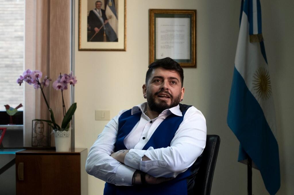 Diego Sinagra dostal pred rokom na konzuláte v Ríme občianstvo Argentíny.