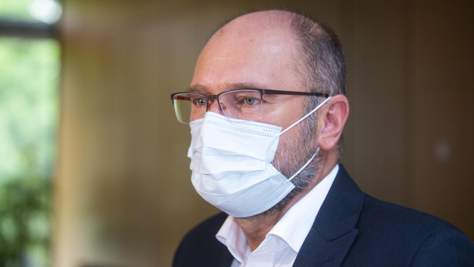Na snímke podpredseda vlády a minister hospodárstva SR Richard Sulík (SaS) odpovedá na otázky novinárov pred 22. rokovaním vlády SR v Bratislave v stredu 14. júla 2021. FOTO TASR - Jakub Kotian