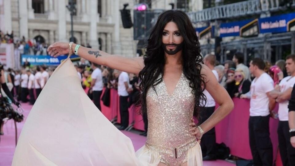 Conchita Wurst si pozornosť médií a fotografom