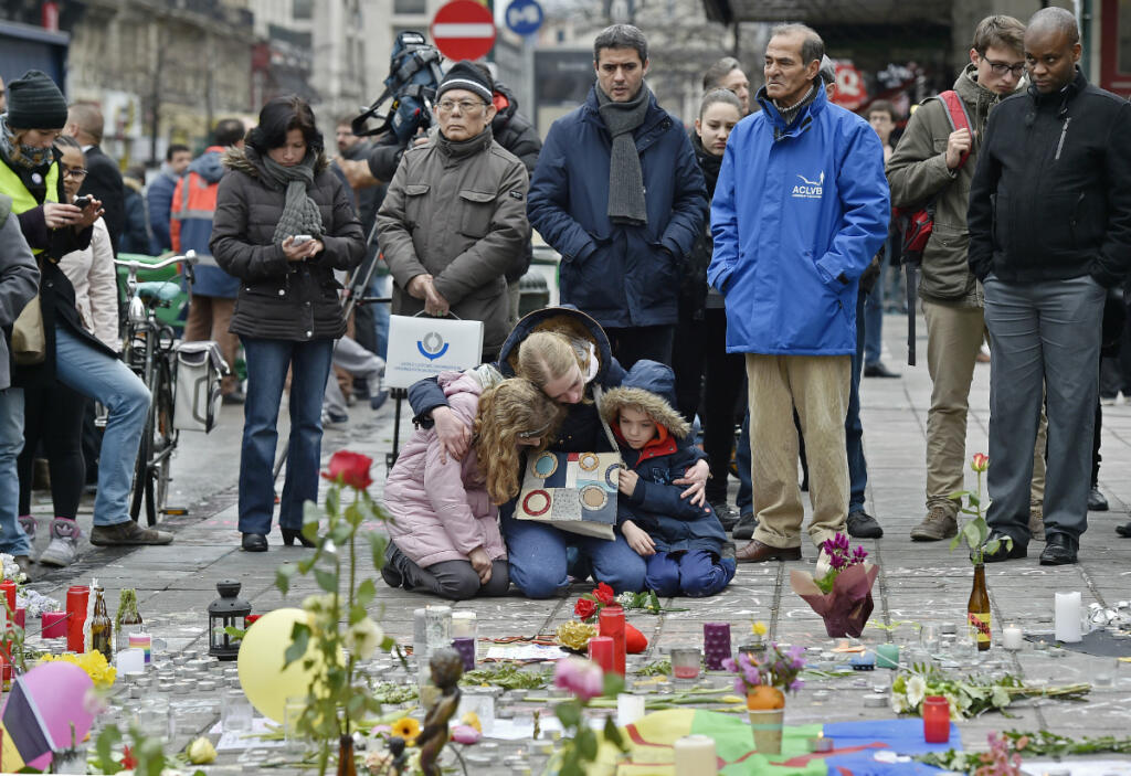 Noviny v Belgicku reagujú emóciami aj otázkami, svet rieši prečo Brusel