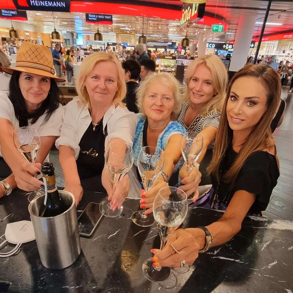 Zora Czoborová si v lete užíva na cestách po Južnej Európe, ale nezaháľa ani pracovne. Trénuje zákazníčky na letných zájazdových fitness pobytoch.
