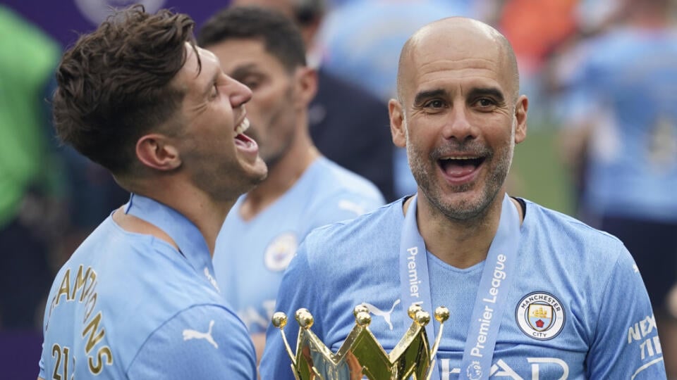 Španielsky futbalový tréner Pep Guardiola povedie anglický tím Manchester City do roku 2025.