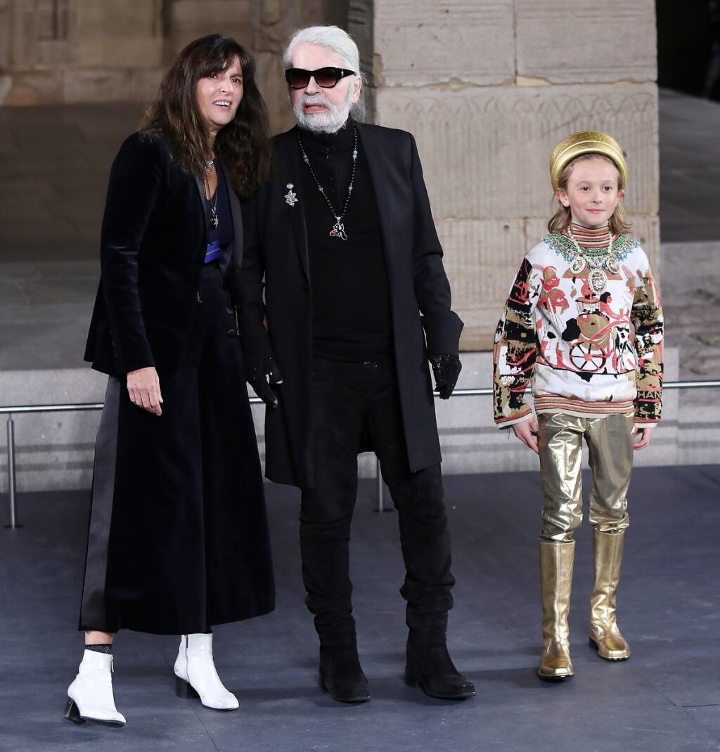 Karl Lagerfeld na jednej z jeho posledných prehliadok Chanel.