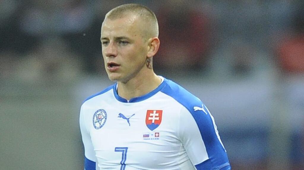 Ani teraz na to však nebol sám a po zápase Národnej ligy proti Česku sa v noci bavil s ďalšími šiestimi reprezentantmi.