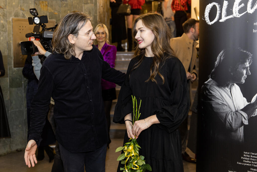 Juraj Mokrý sa najnovšie predstavil ako dramatický umelec v hre Oleanna