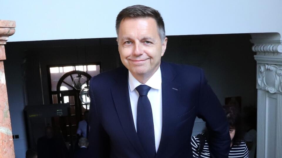 Na snímke guvernér Národnej banky Slovenska (NBS) Peter Kažimír, ktorý je obžalovaný z korupcie.