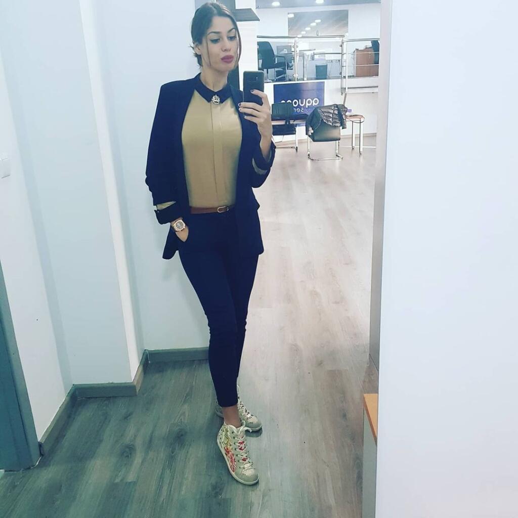 Sexi Nadia Alexandrovová pochádza z Bulharska a v Španielsku sa okrem futbalistu venuje predaju luxusných áut.