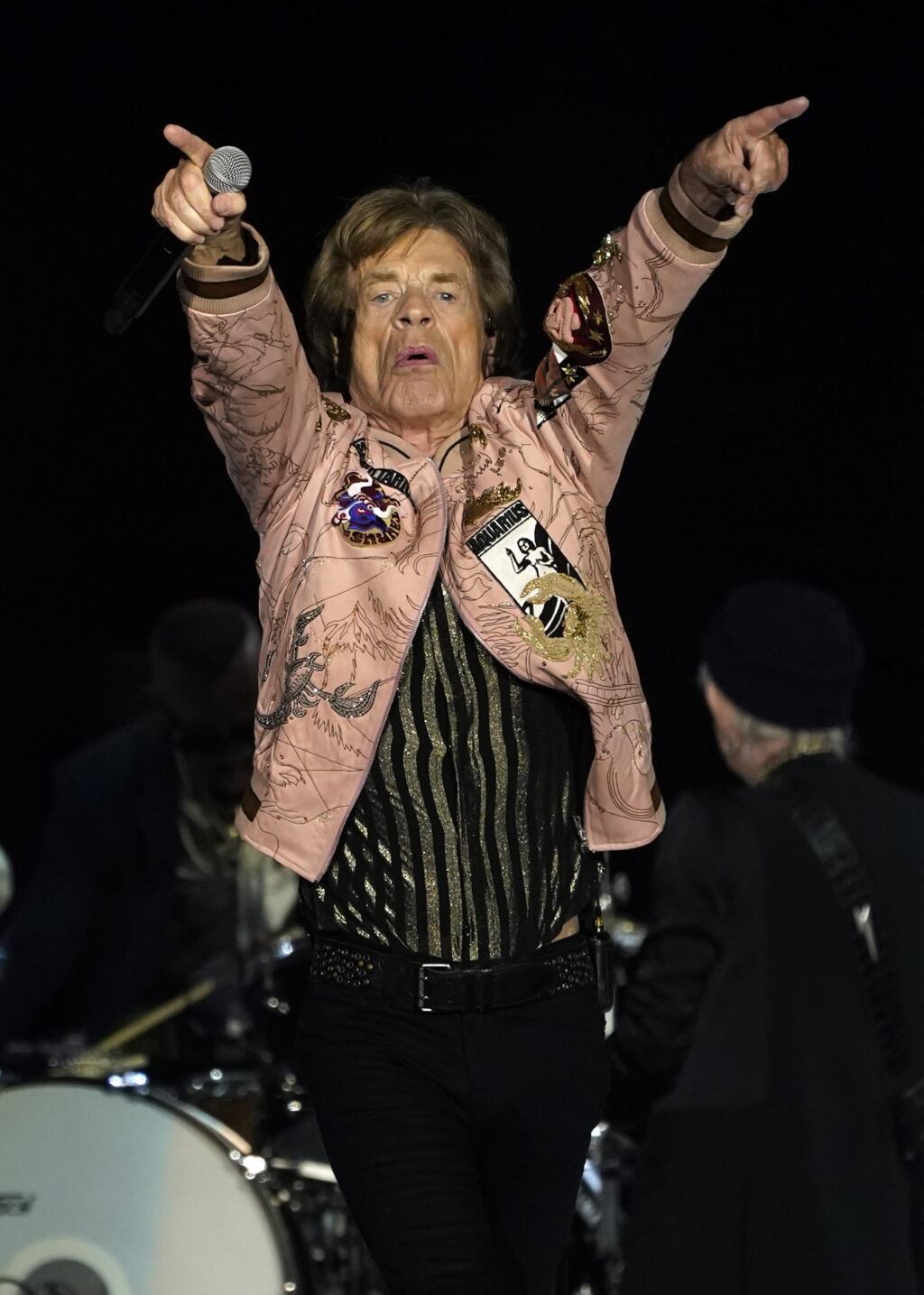 EBE 24 Inglewood - Na snímke spevák britskej rockovej skupiny Rolling Stones Mick Jagger počas koncertu na štadióne SoFi v kalifornskom Inglewoode v noci na 15. októbra 2021. FOTO TASR/AP
Mick Jagger of the Rolling Stones performs, Thursday, Oct. 14, 2021, at SoFi Stadium in Inglewood, Calif. (AP Photo/Chris Pizzello)