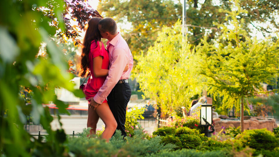 Happy,Young,Couple,Kissing,Outdoor,In,The,Park