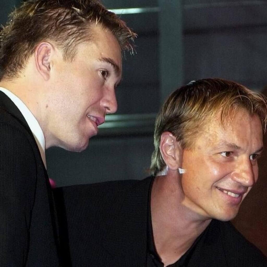Strojcovia zlaté gólu na MS 2002 - zľava Žigmund Pálffy a Peter Bondra.
