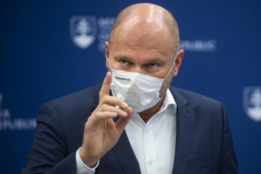 Na snímke podpredseda vlády a minister hospodárstva SR Richard Sulík (SaS) reaguje na výroky premiéra Igora Matoviča (OĽaNO) v súvislosti s nákupom antigénových testov počas tlačovej konferencie v Bratislave vo štvrtok 10. decembra 2020. FOTO TASR - Jakub Kotian