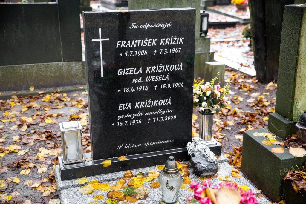 Hrob Evy Krížikovej na martinskom cintoríne v Bratislave.