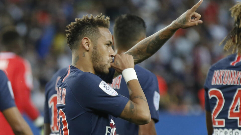 Brazílsky futbalista Neymar môže odísť z Paríža St. Germain v prípade adekvátneho odstupného.