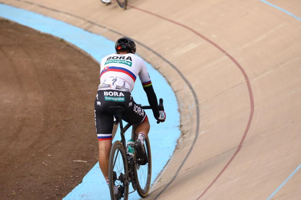 Slovenský cyklista Peter Sagan neobhájil triumf na treťom monumente sezóny, 117. ročníku Paríž - Roubaix. V nedeľňajších pretekoch obsadil 5. miesto.